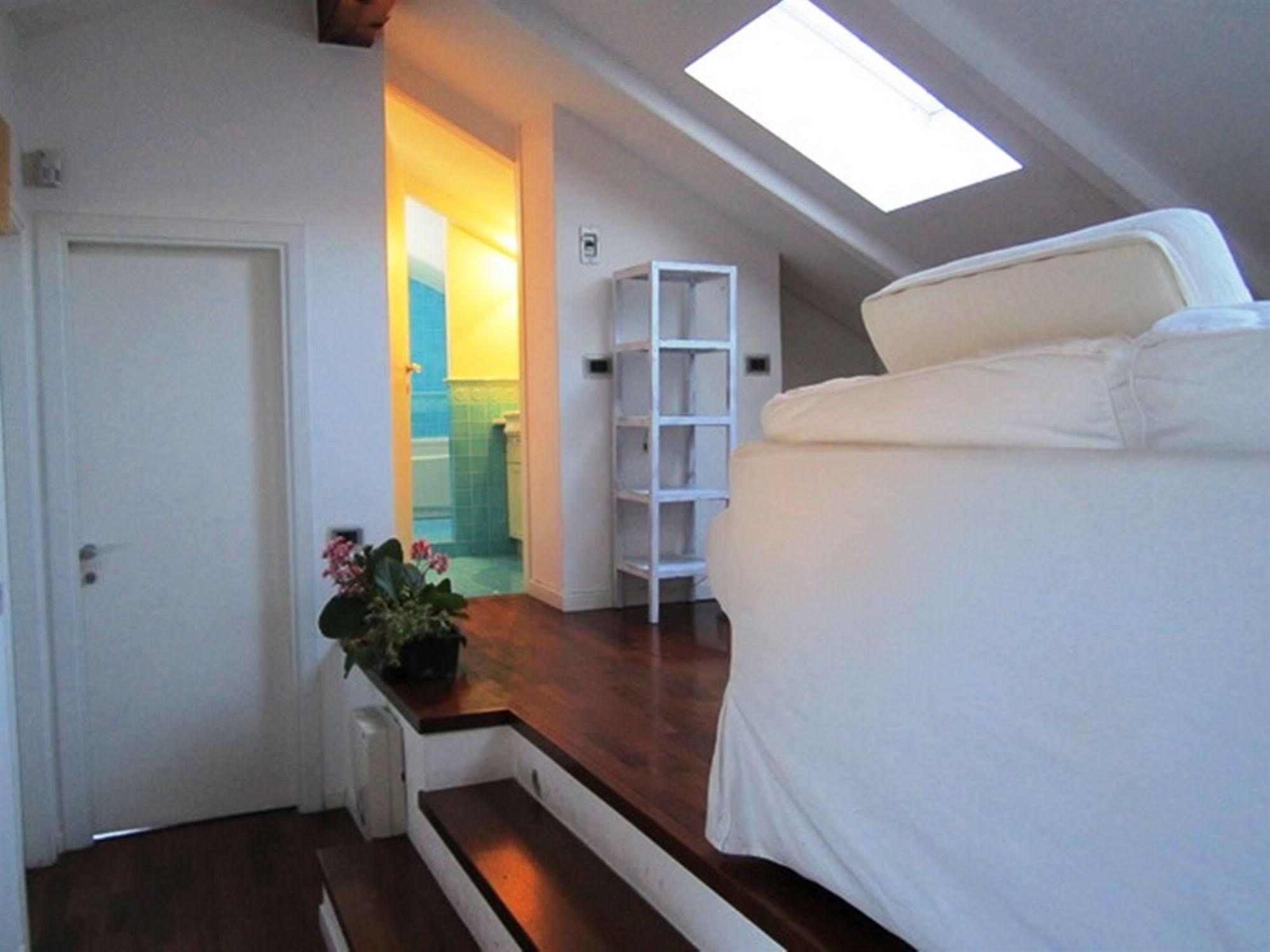 Couette-café Gioia House